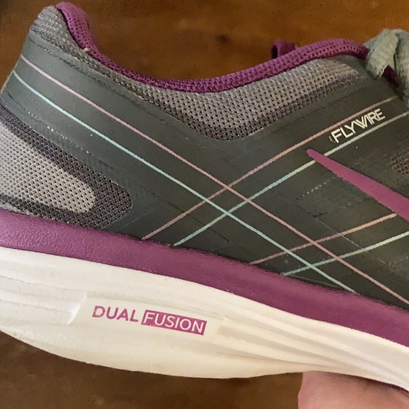 Nike Dual Fusion Flywire Shoes - Picture 3 of 13